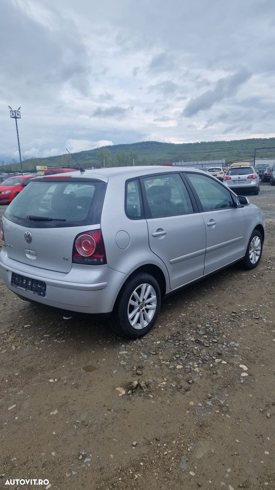 Volkswagen Polo 1.2 Attractive - 4