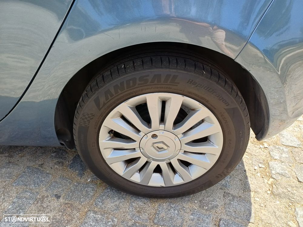 Renault Clio 1.2 16V Dynamique S - 8