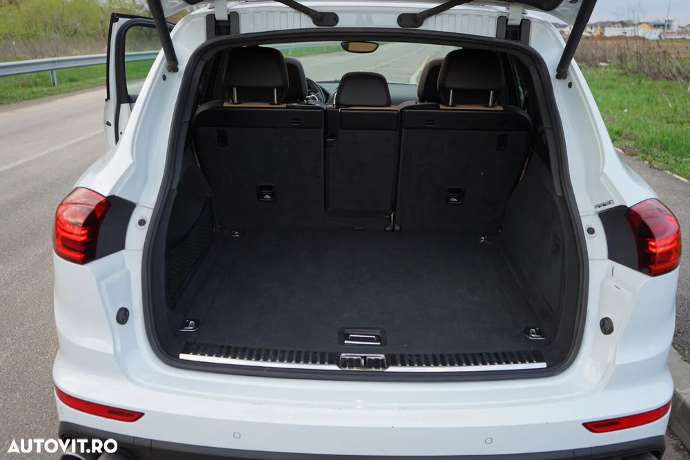 Porsche Cayenne - 30