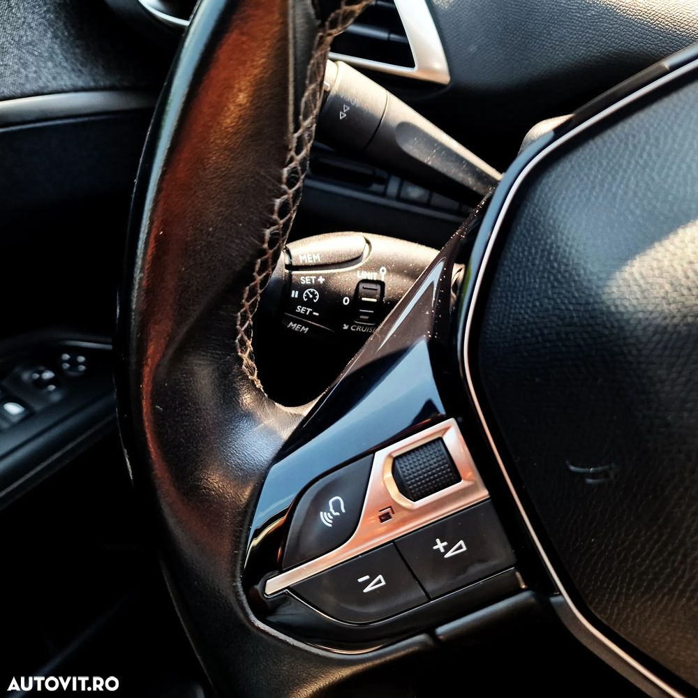 Peugeot 3008 1.6 BlueHDI S&S Allure - 21