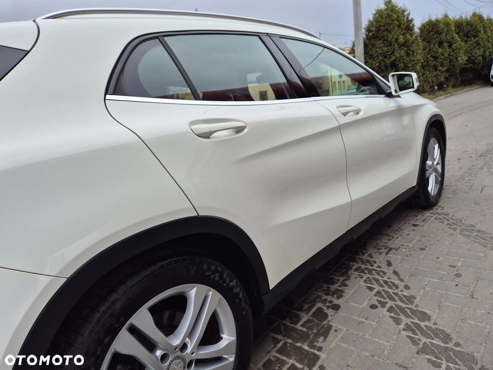 Mercedes-Benz GLA 200 Urban - 23