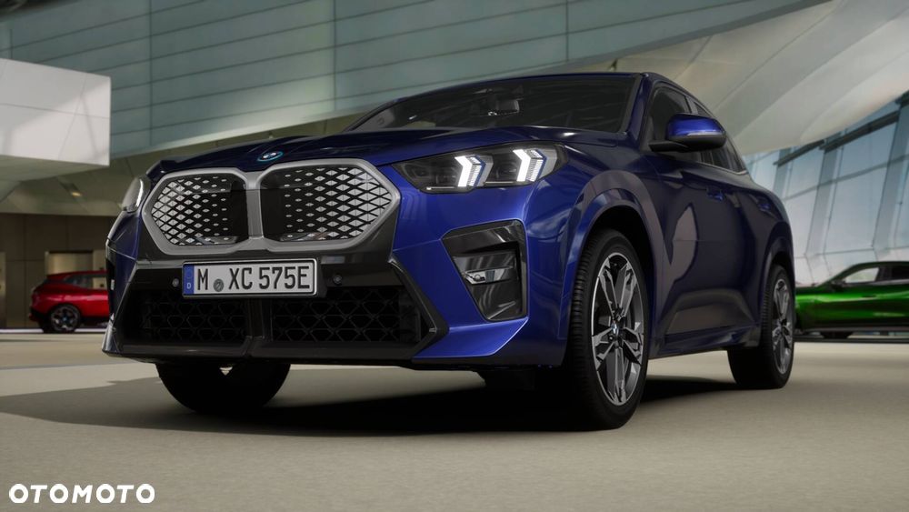 BMW iX2 eDrive20 66.5kWh M Sport - 11