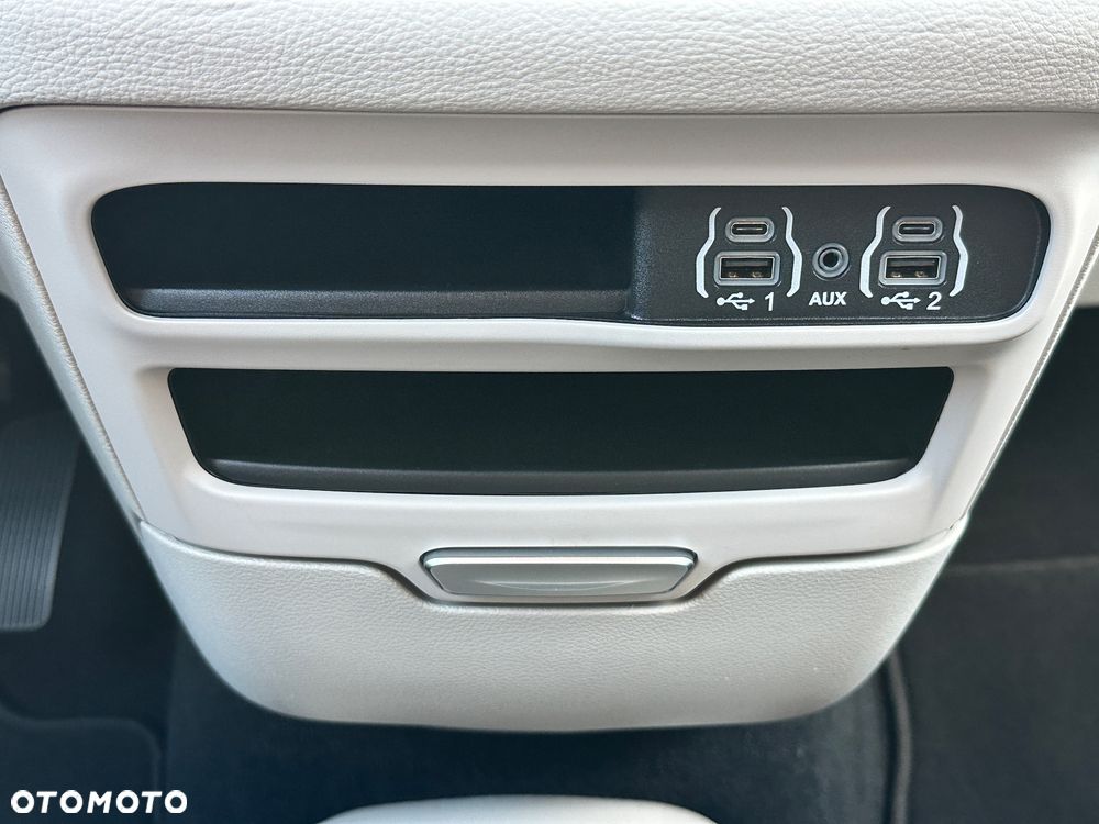 Chrysler Pacifica - 34