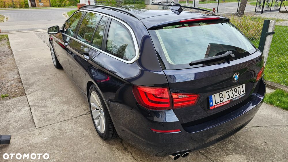 BMW Seria 5 525d xDrive - 24