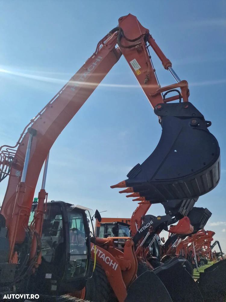 Hitachi ZX225-6, 26,2t, 2021, 2.976h, COMPACT. CUPLA RAPIDA, cupa NOUA, camera spate si laterale, lant 90% ok doar 300h mars, consum mediu 11l/h, ad sapare 7m, motor Isuzu, produs in JAPONIA, revizia efectuata, scaun cu incalzire,CA NOU, PROMOTIE 113.900 EUR - 6