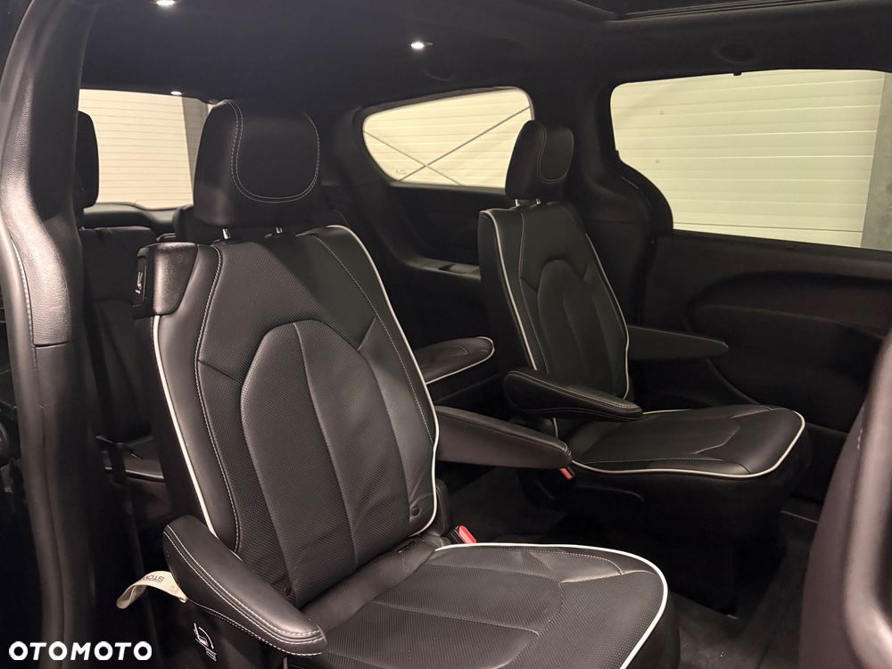 Chrysler Pacifica - 22