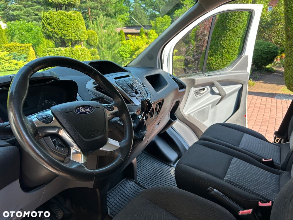 Ford Custom - 9