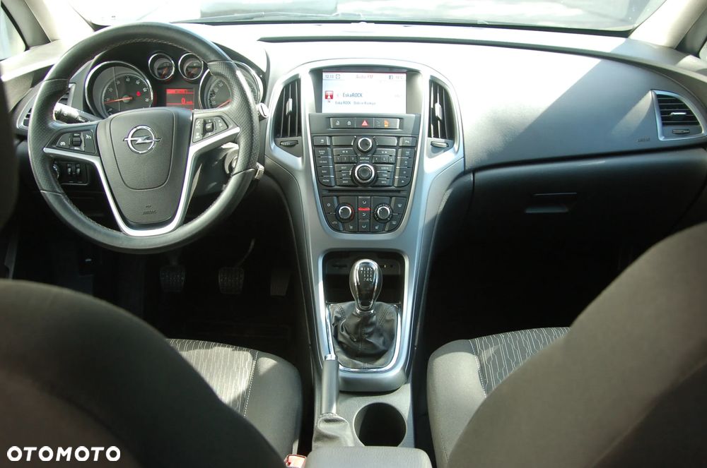 Opel Astra 1.4 T Enjoy S&S - 9