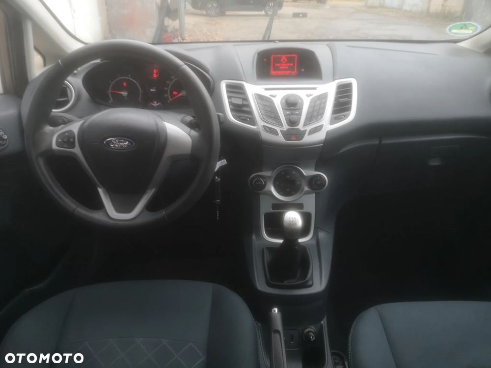 Ford Fiesta 1.25 Celebration - 23