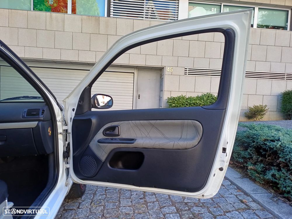 Renault CLIO VAN 1.5 DCI DYNAMIQUE - MUITO NOVA - 28