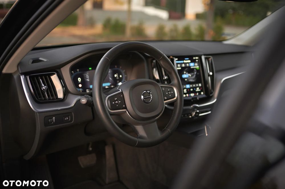 Volvo XC 60 D4 Momentum Pro - 26