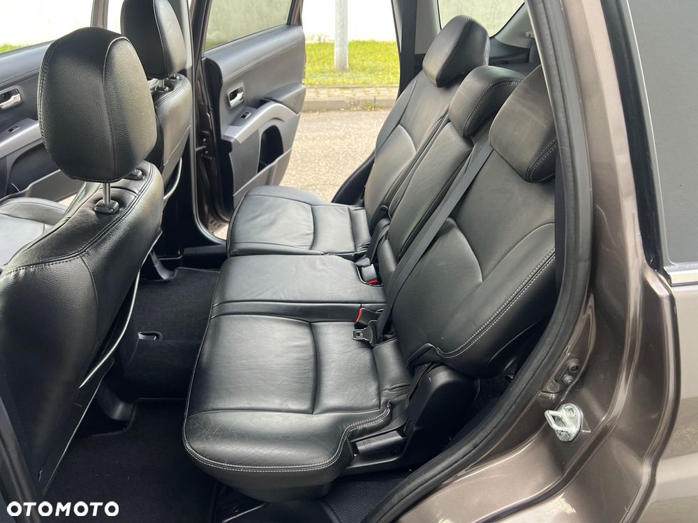 Mitsubishi Outlander 2.0 DI-D 4WD Intense - 26