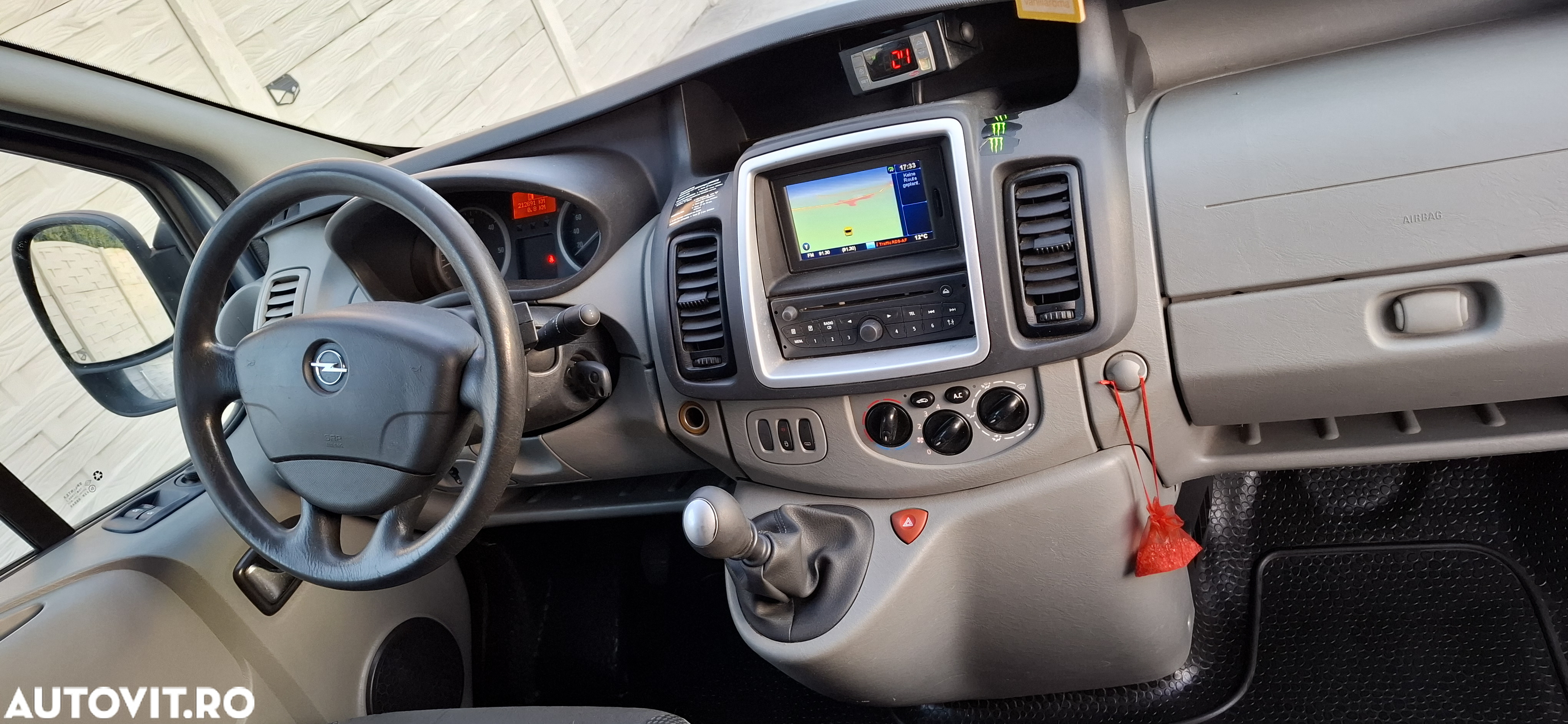 Opel Vivaro - 8