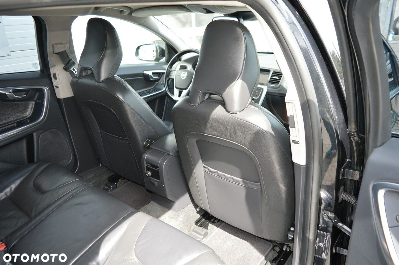 Volvo V60 D3 Momentum - 30
