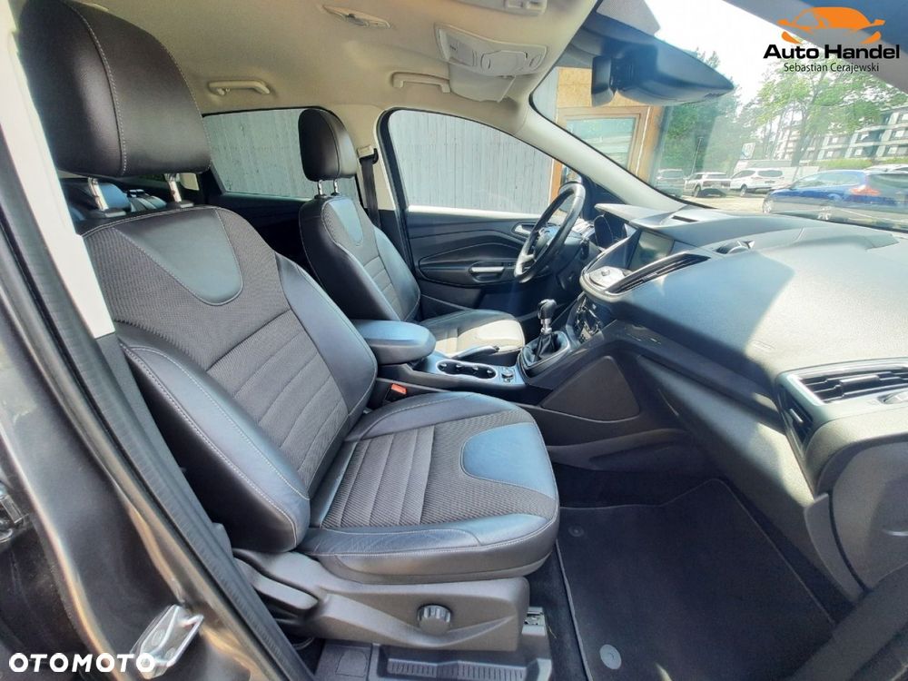 Ford Kuga 1.5 EcoBoost 2x4 Titanium - 36