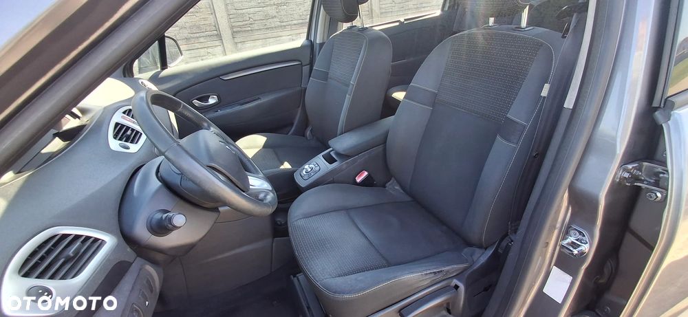Renault Grand Scenic - 11