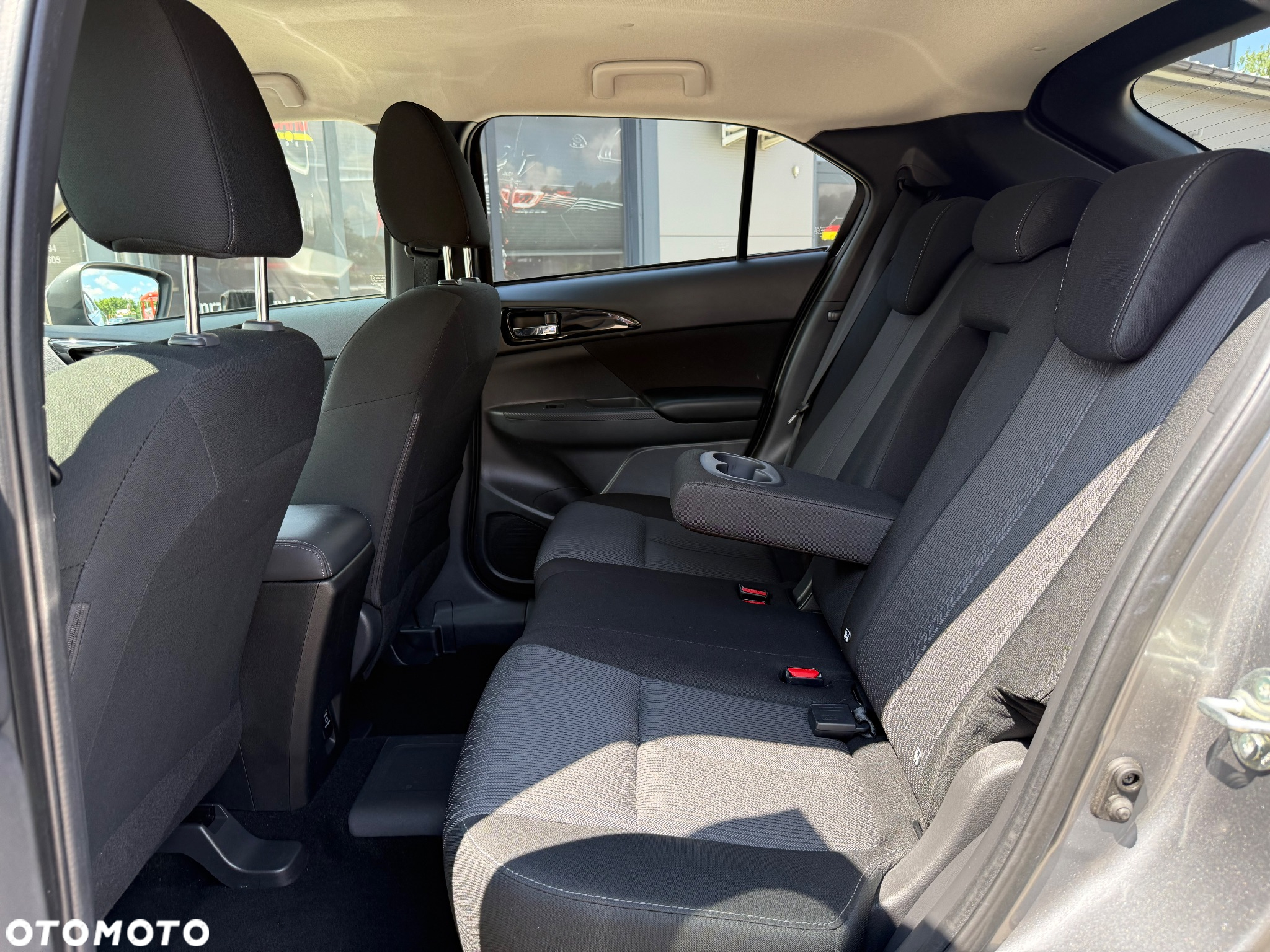 Mitsubishi Eclipse Cross Plug-In Hybrid 4WD Basis - 31