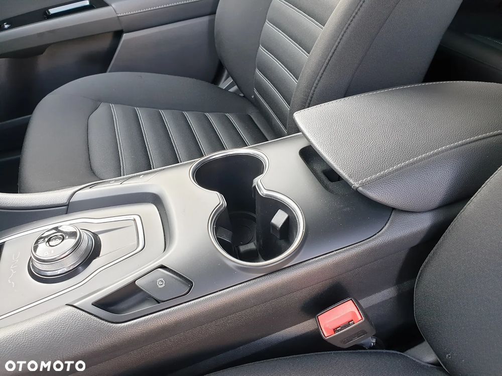 Ford Mondeo 2.0 TDCi Ambiente Plus PowerShift - 27