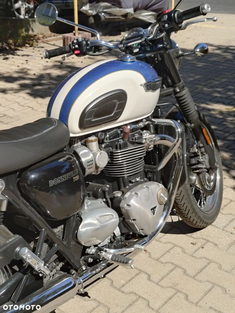Triumph Bonneville - 5