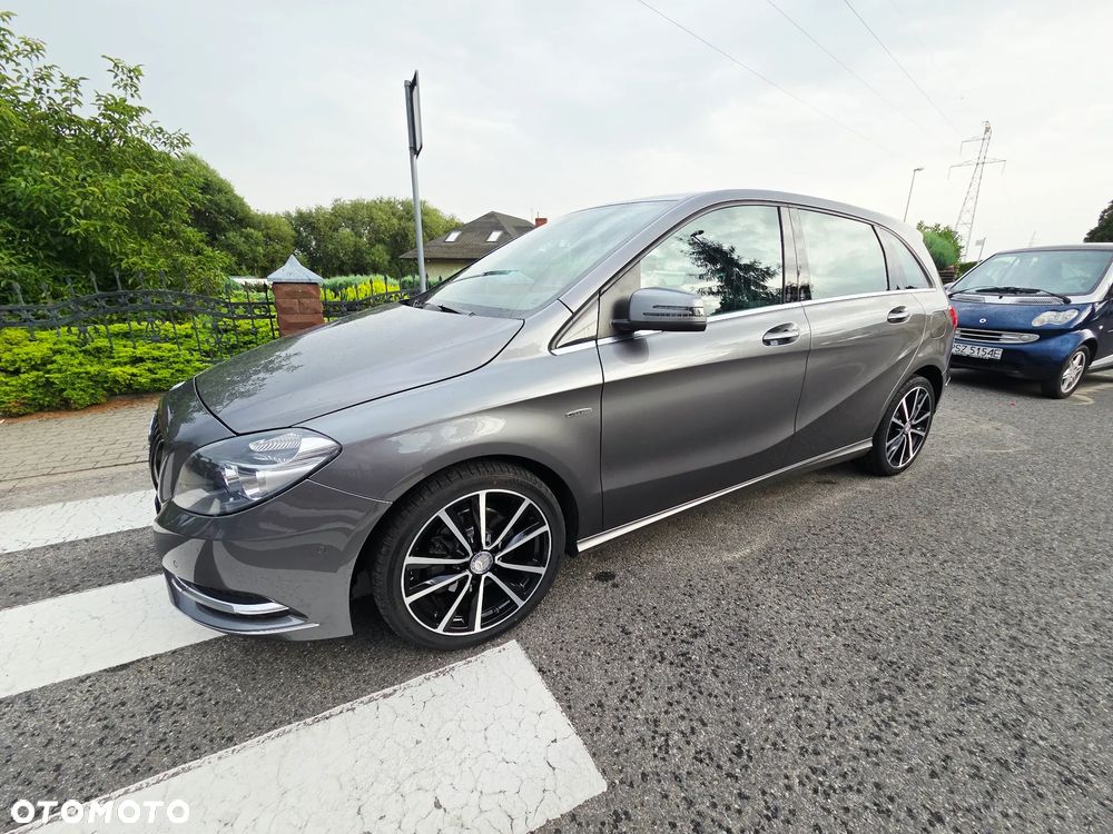 Mercedes-Benz Klasa B 180 7G-DCT AMG Line - 29