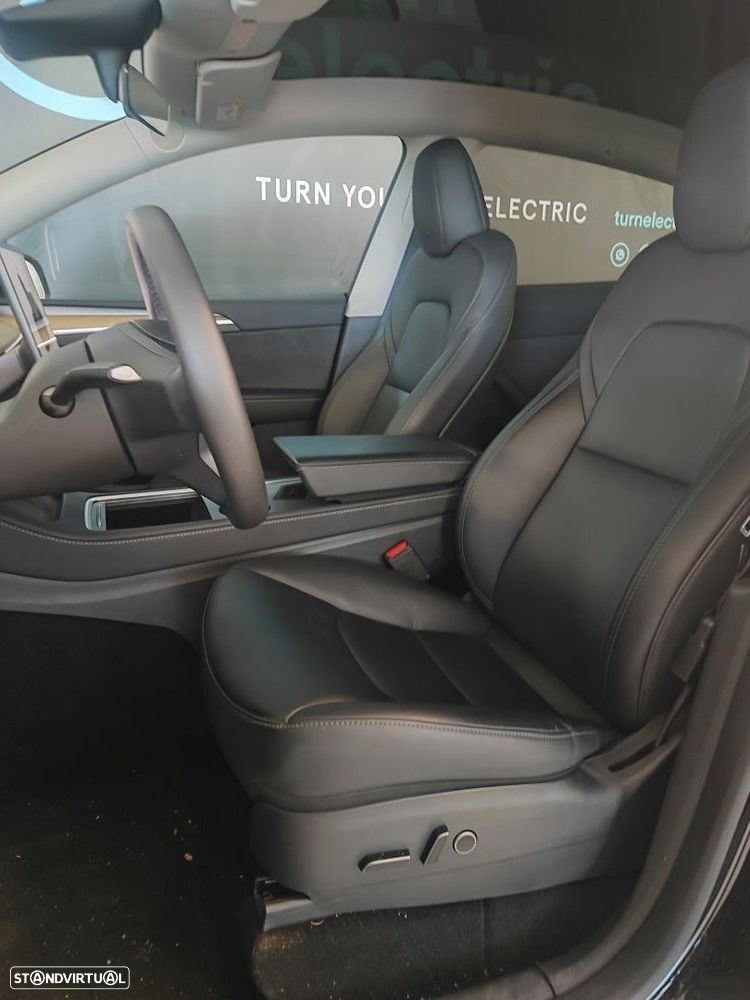 Tesla Model Y Tração Traseira — fotografia 7