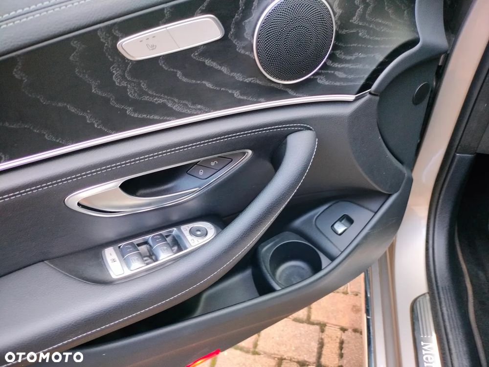 Mercedes-Benz Klasa E 220 d 4-Matic Exclusive - 16