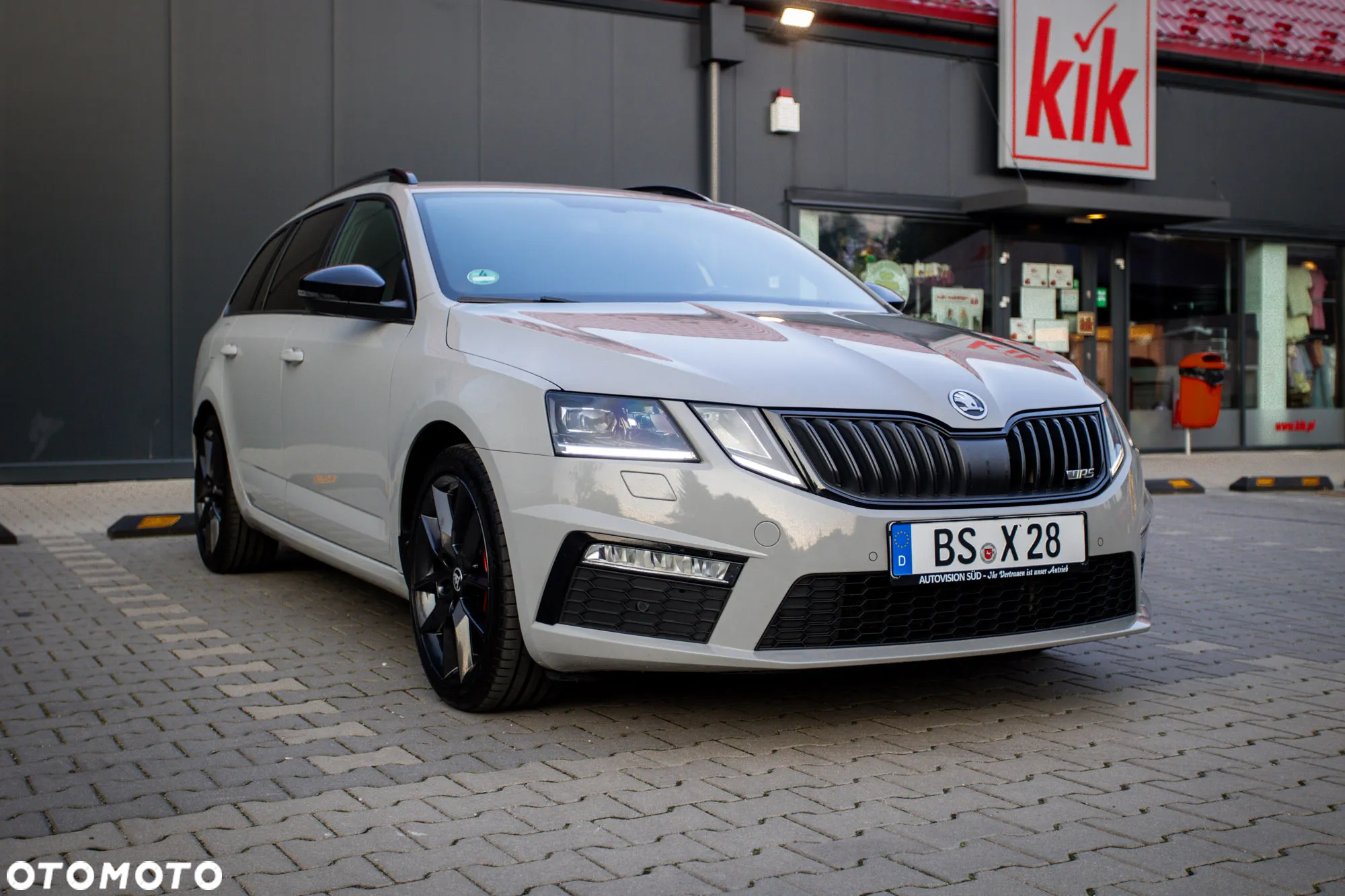 Skoda Octavia Combi 2.0 TDI RS - 9
