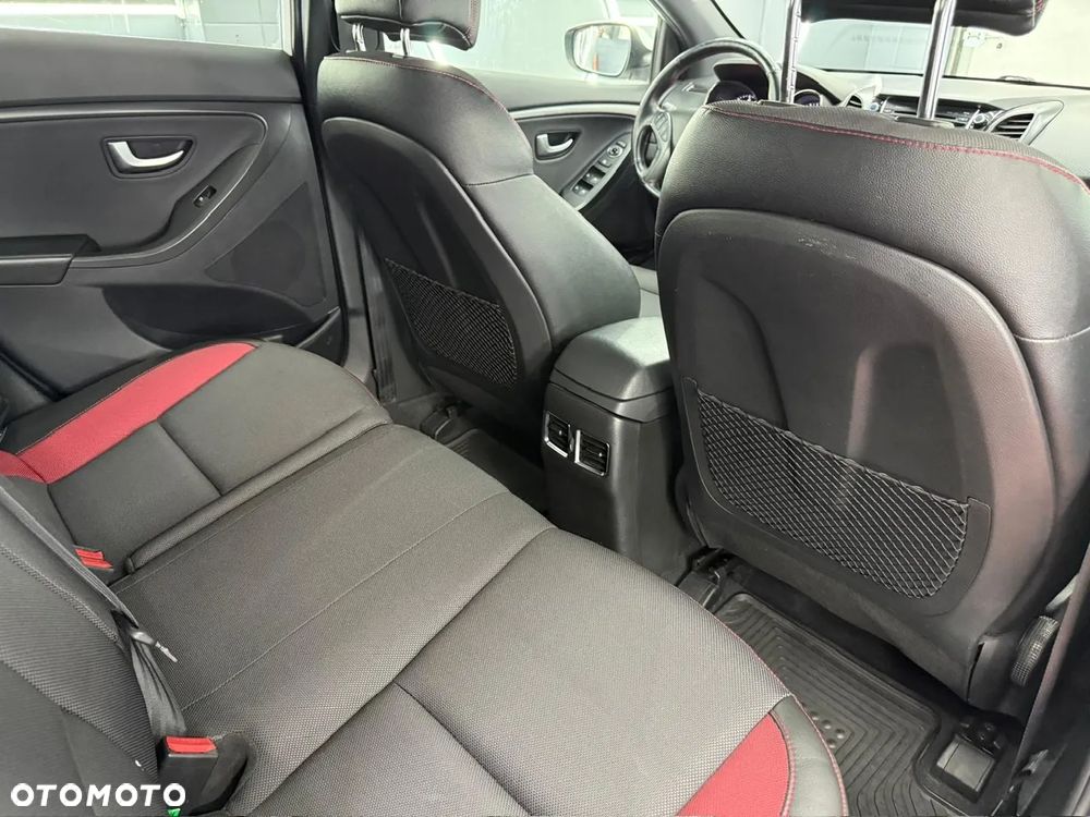 Hyundai i30 1.6 GDI Turbo Luxury - 27