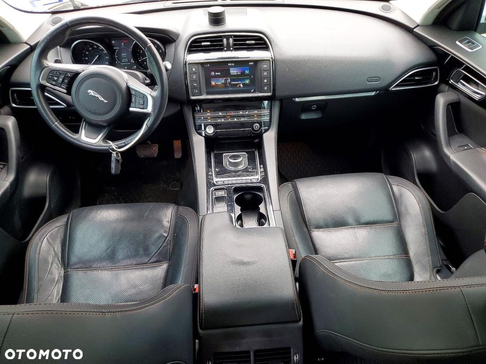 Jaguar F-Pace 25t AWD Prestige - 8