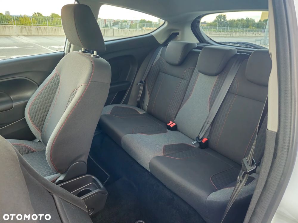 Ford Fiesta 1.5 TDCi SYNC Edition - 11