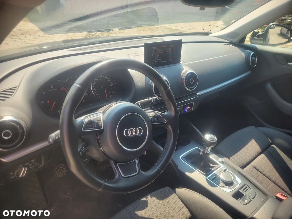 Audi A3 Sportback 1.6 TDI DPF Ambition - 8