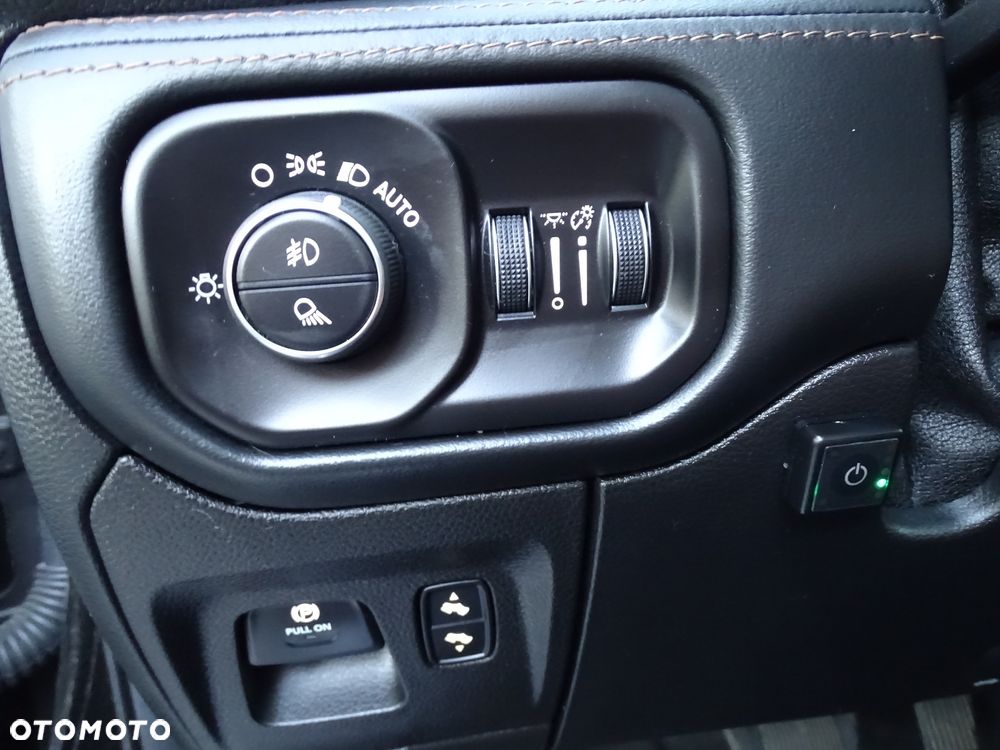 RAM 1500 Crew Cab Longhorn - 33