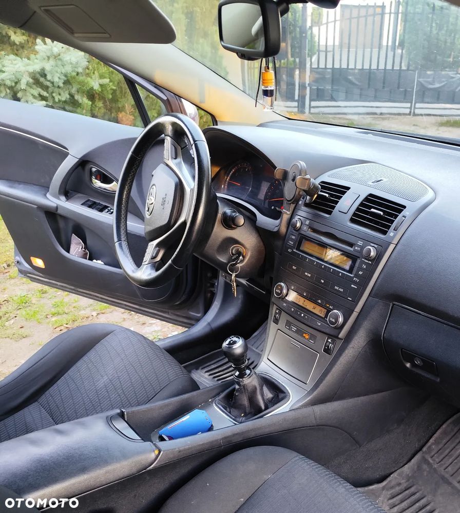 Toyota Avensis 1.8 Sol - 10