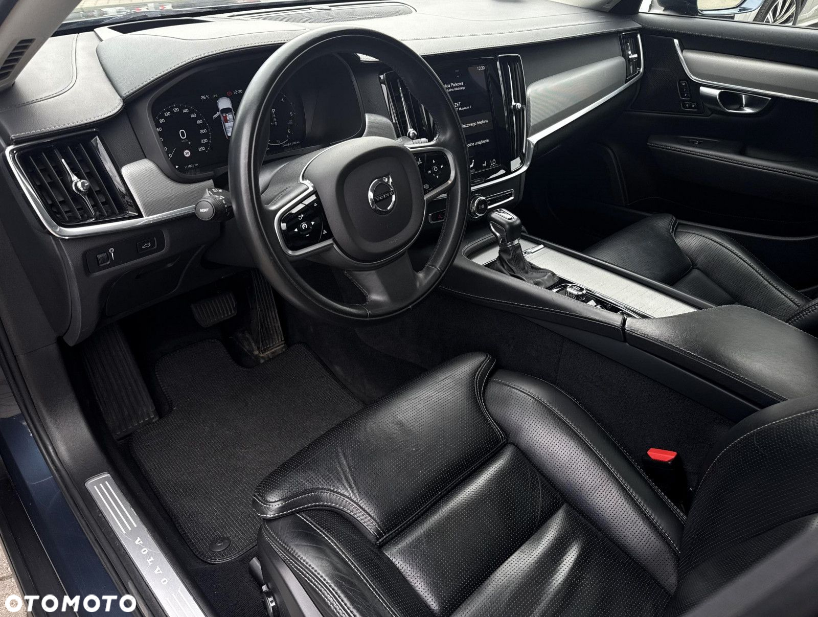 Volvo V90 Cross Country - 11