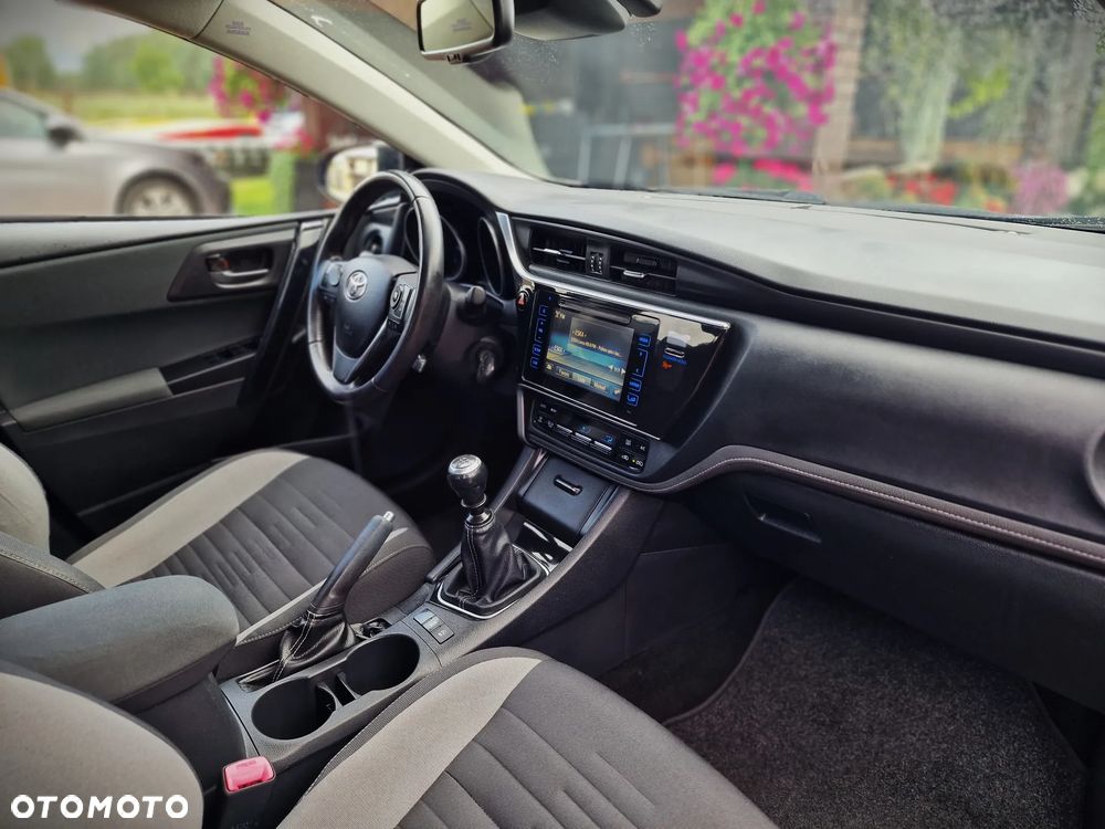 Toyota Auris 1.6 D-4D Prestige - 23