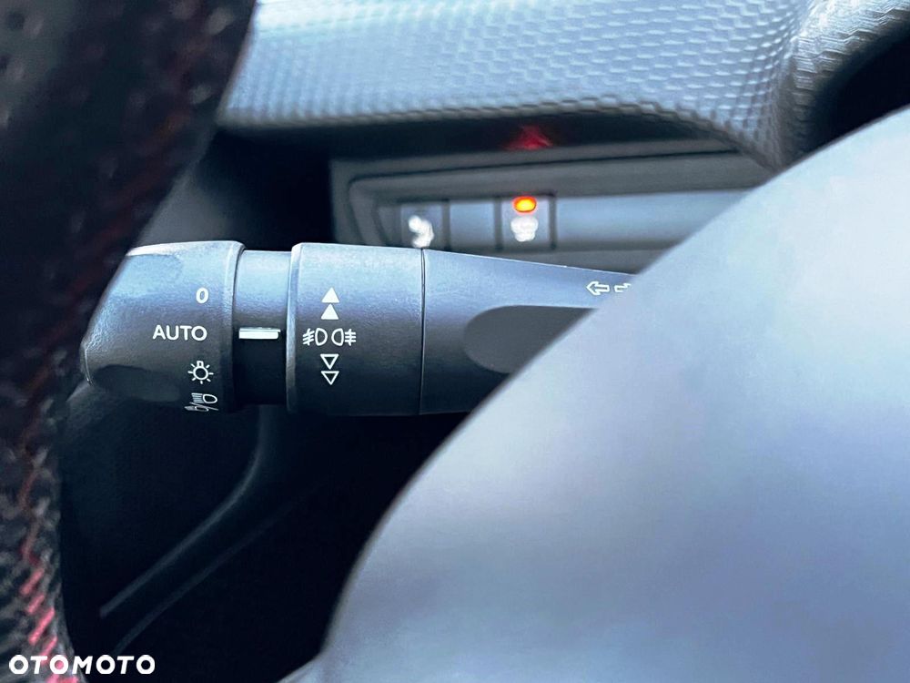 Peugeot 2008 BlueHDi 120 EAT6 Black Edition - 30