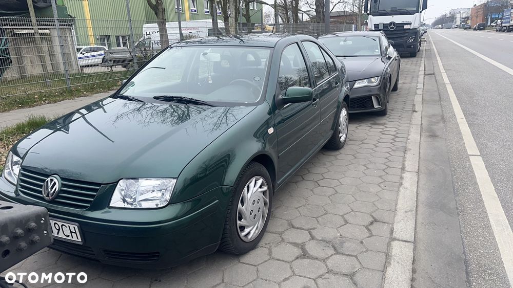Volkswagen Bora 1.4 Basis - 1
