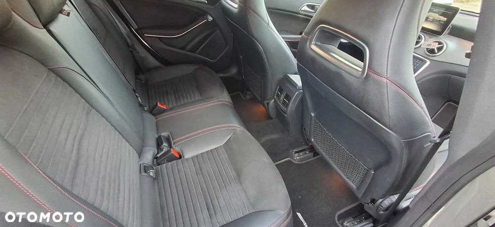 Mercedes-Benz CLA 220 4-Matic - 10