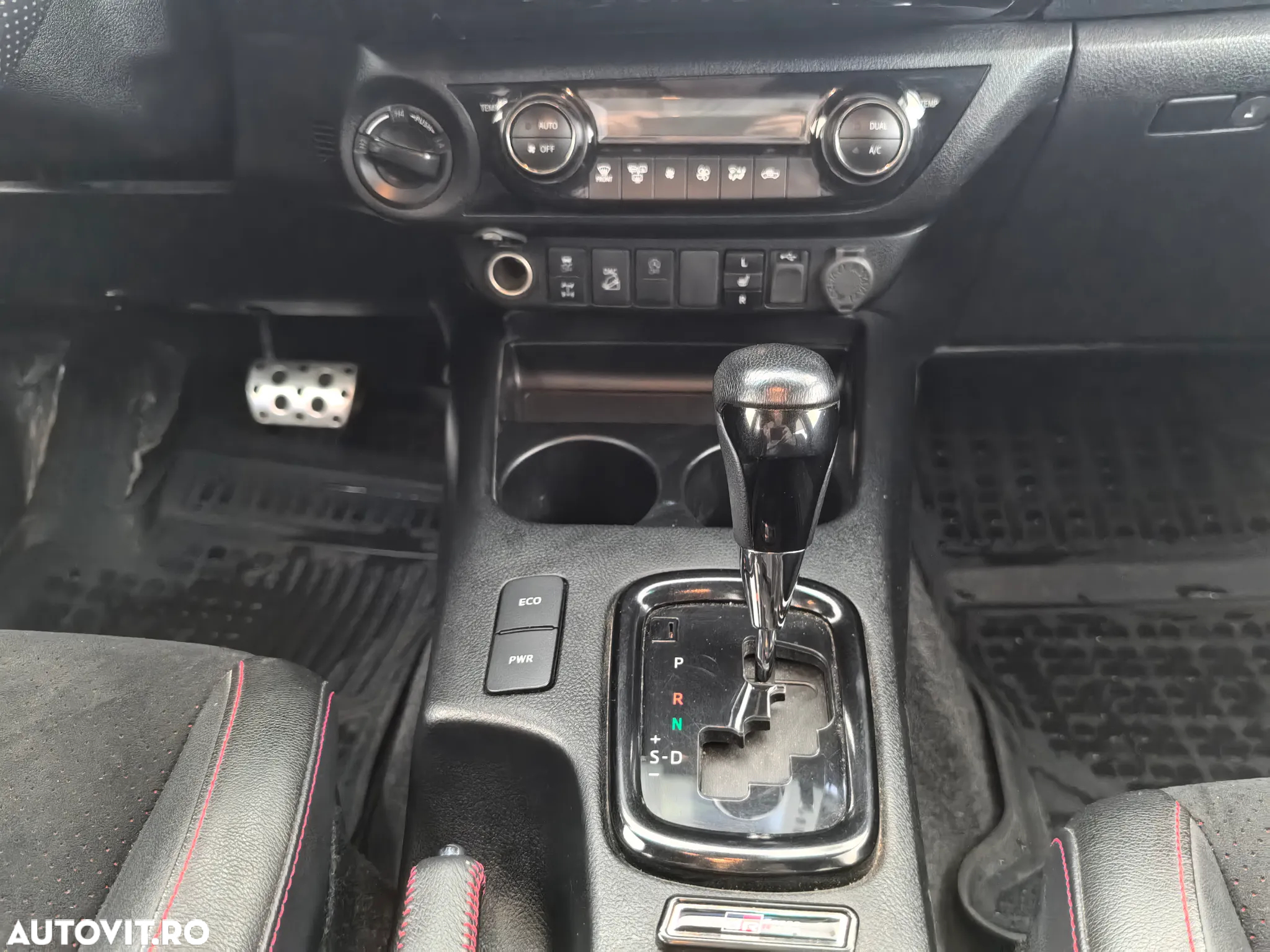 Toyota Hilux 2.8D 204CP 4x4 Double Cab AT GR Sport - 23