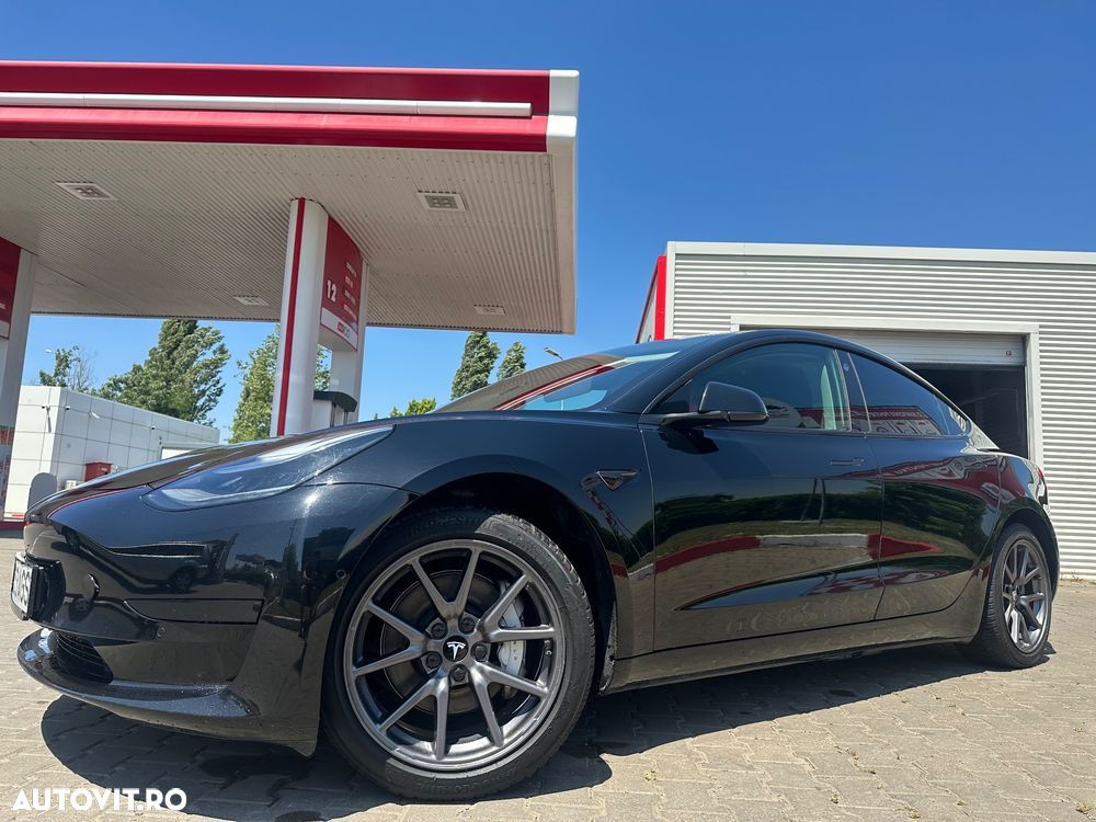 Tesla Model 3 - 1