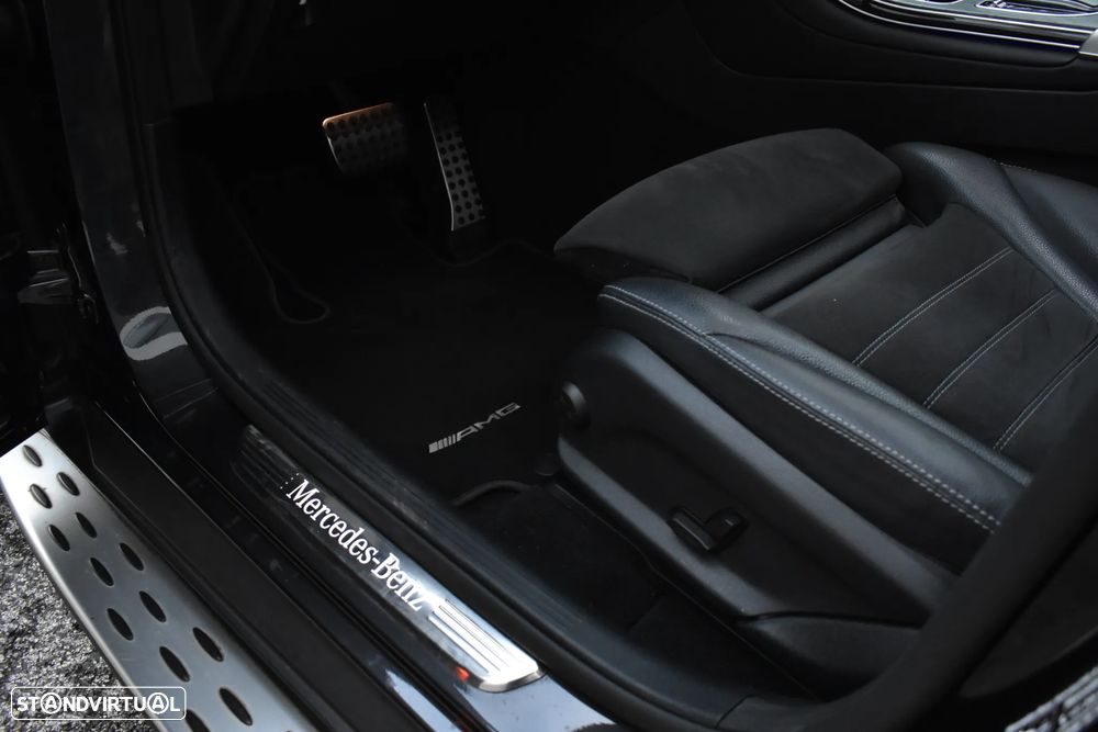 Mercedes-Benz GLC 300 e Coupe 4Matic 9G-TRONIC AMG Line - 30