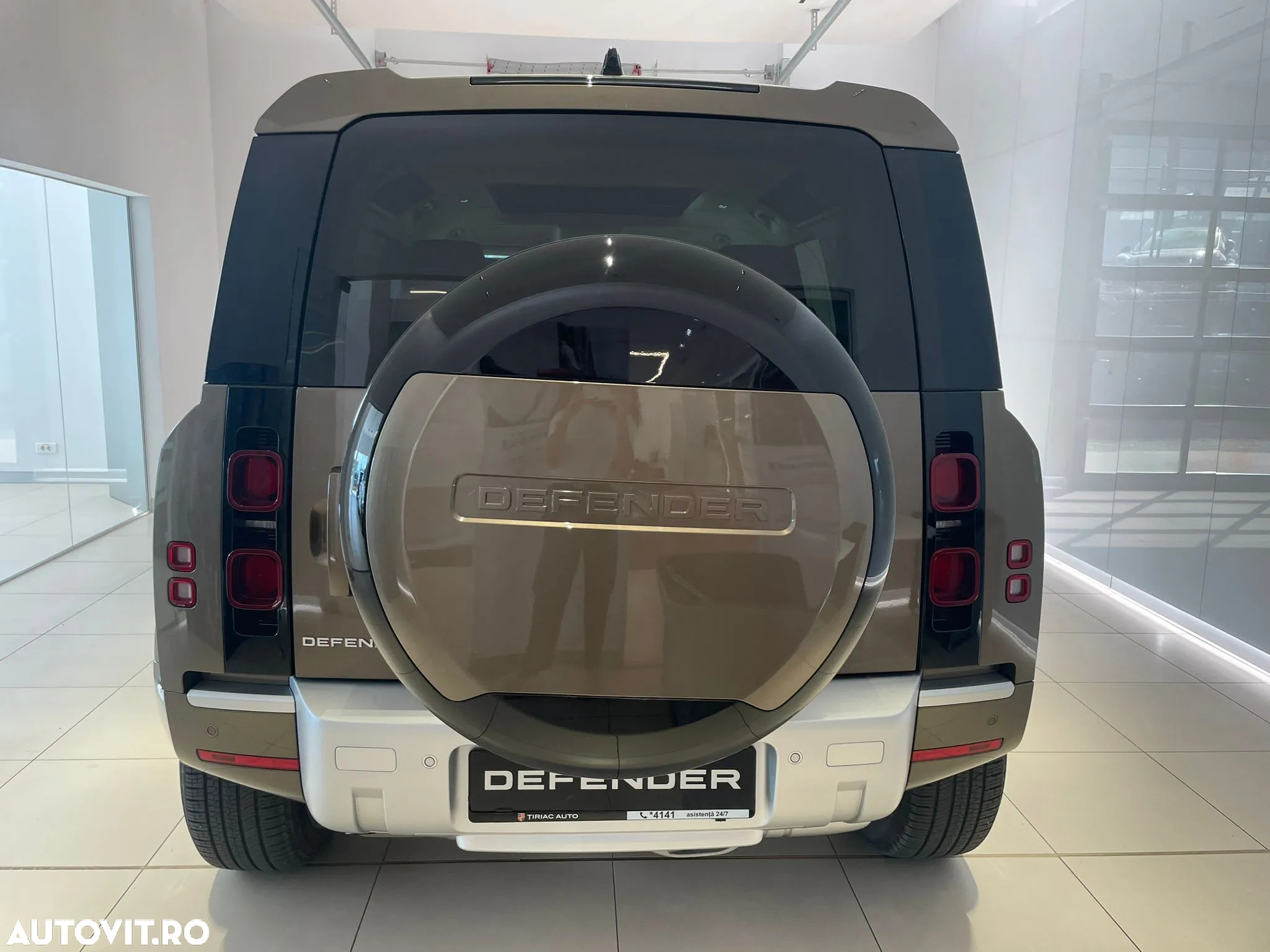 Land Rover Defender - 5