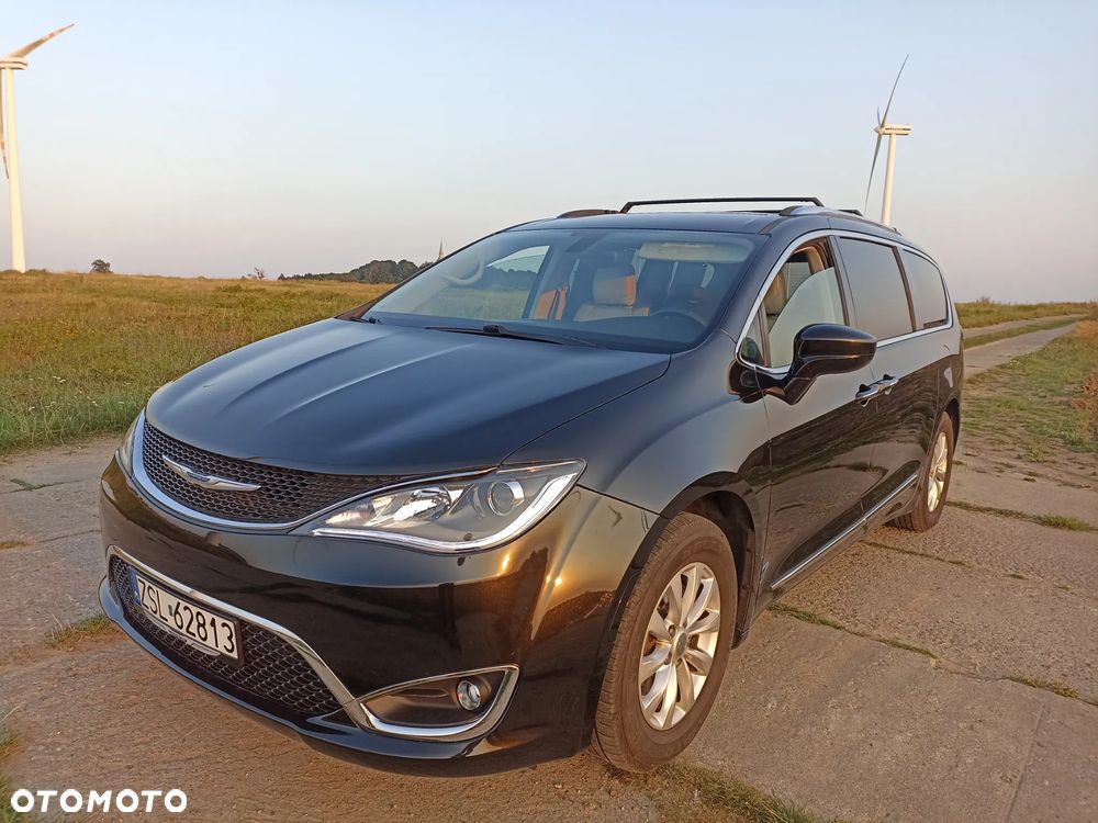 Chrysler Pacifica - 12