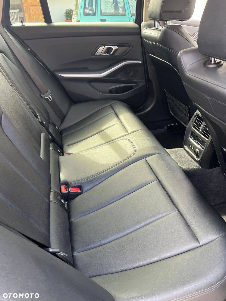 BMW Seria 3 320d Sport Line - 29