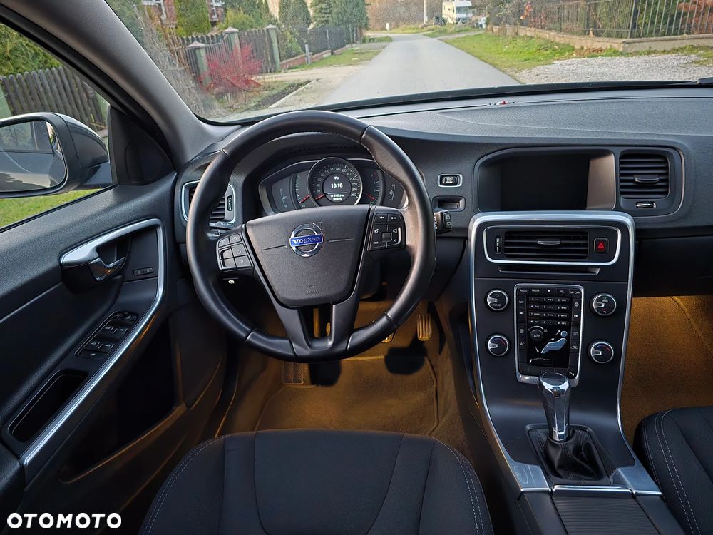 Volvo V60 D3 Drive-E Momentum - 13