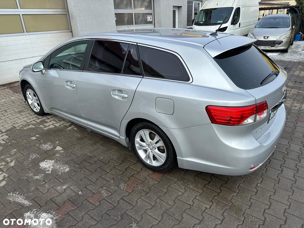 Toyota Avensis 2012 photo 4
