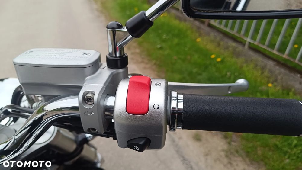 Suzuki Intruder - 21