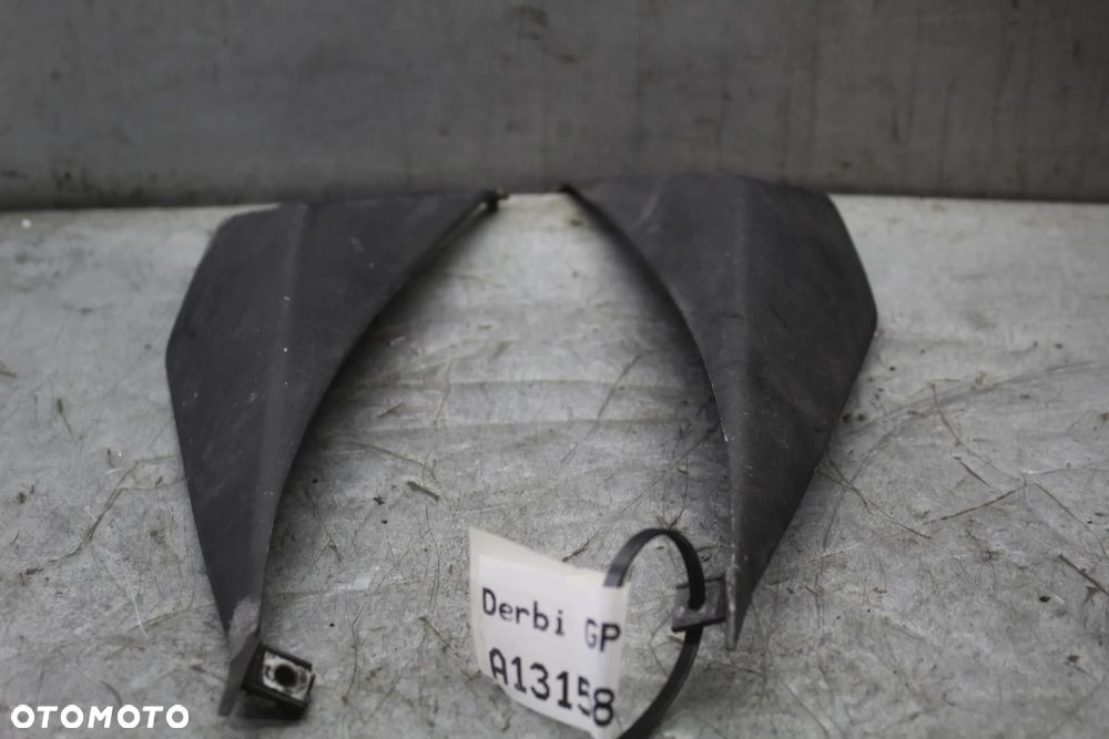 Derbi GP1 50 2T Bok boczek owiewka osłona obudowa lewa prawa - 1