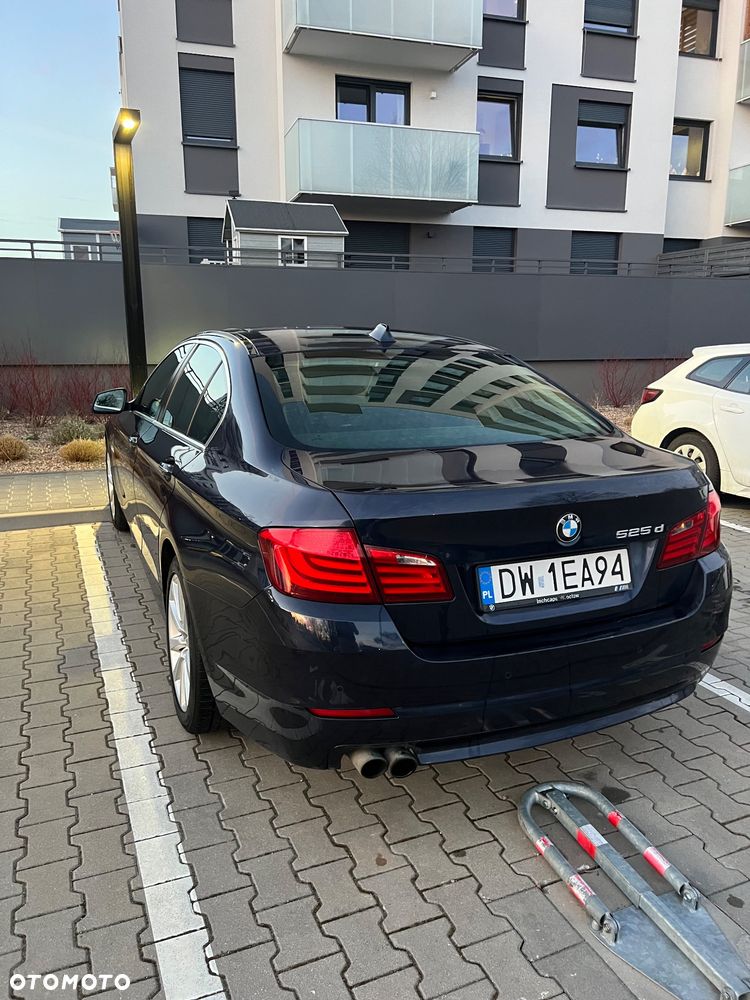 BMW Seria 5 525d Luxury Line - 2