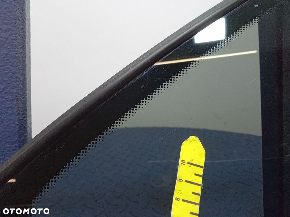 BMW 5 G30 SEDAN SZYBA DRZWI TYŁ PRAWA TRÓJKĄT 7381348 - 6